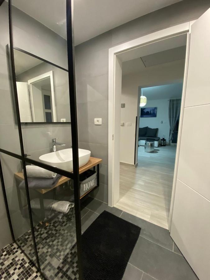 Apartma Mija-Dekani Exterior photo