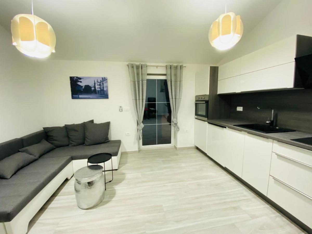 Apartma Mija-Dekani Exterior photo
